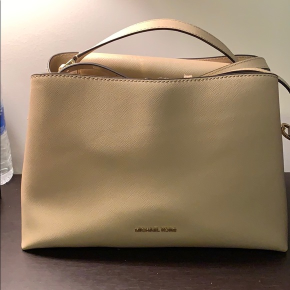 Michael Kors Handbags - Michael Kors handbag